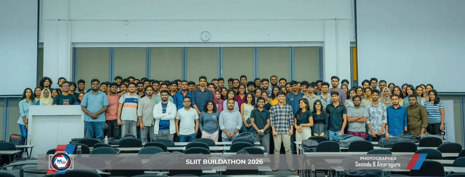 Large group photo of SLIIT Buildathon 2026 participants standing in front of a lecture hall